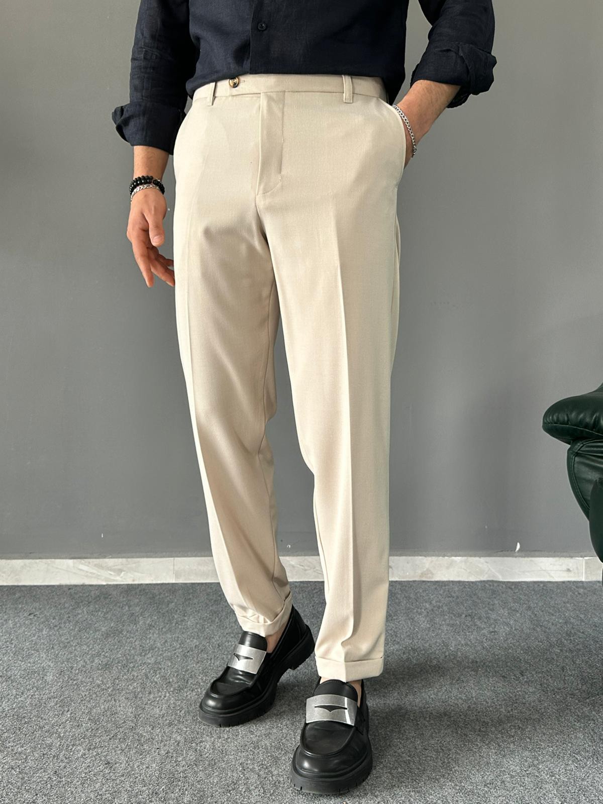 Boyfriend Kalıp Kısa Dil Detaylı Krem Pantolon